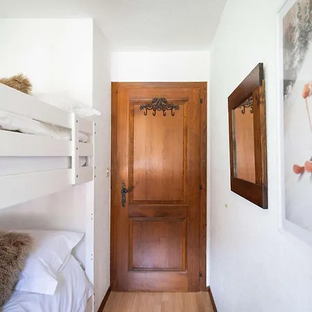 3br Pool Sauna Gym & Views Apartment