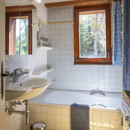 Appartamento 3br Pool Sauna Gym & Views *