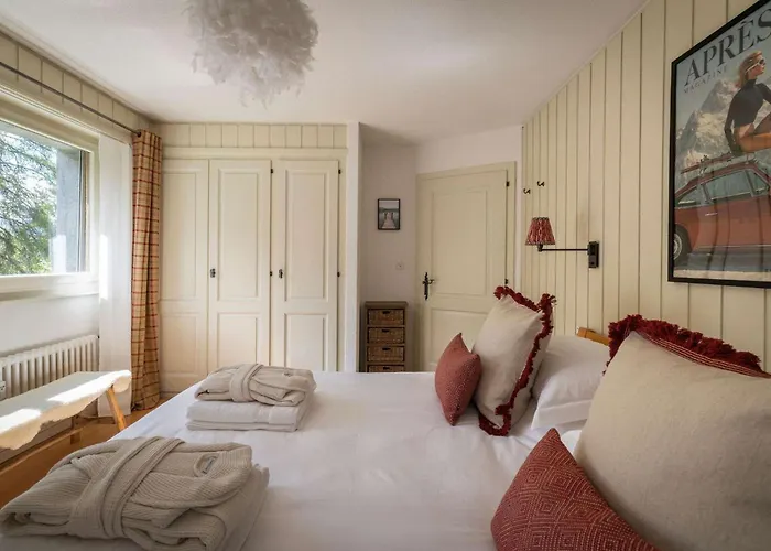 3br Pool Sauna Gym & Views *