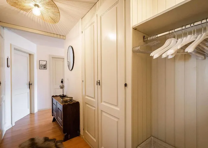 3br Pool Sauna Gym & Views Apartment